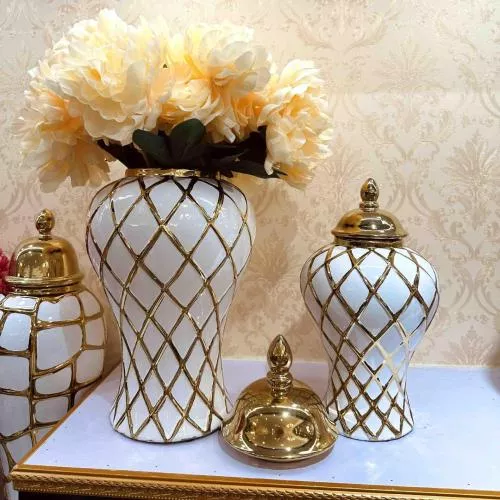 Electroplated Temple Jar – Ceramic European – style Flower – inserting Vase, a Light – luxury Handicraft Ornament for Decoration